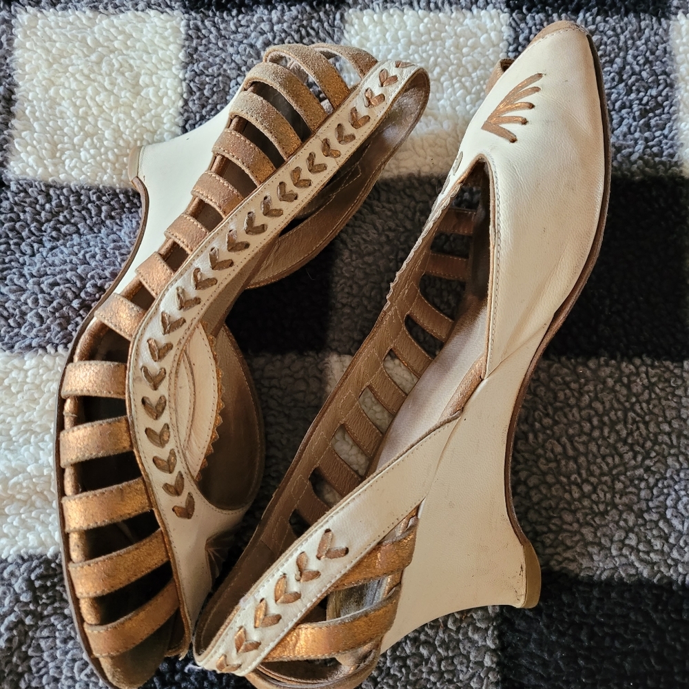 Mayle wedges size 37 (but feels bigger) - Picture 2 of 7